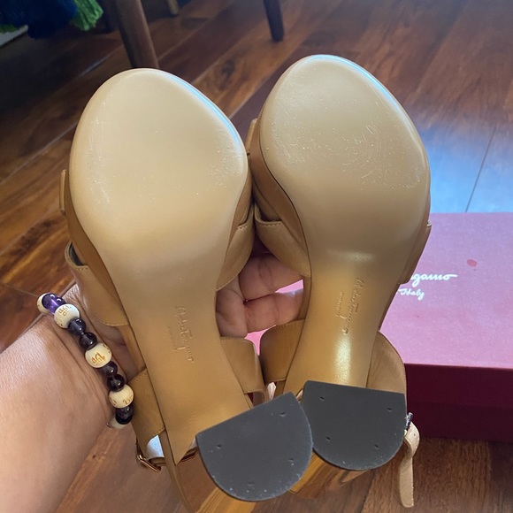 Ferragamo Heels Size 7 Natural Calf - Picture 4 of 4